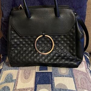 Black used purse in good condition